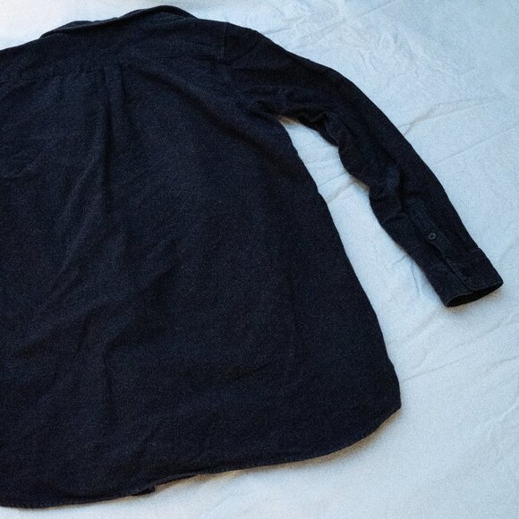 Navy, 100% cotton, button down with small breast pocket - Picture 4 of 5